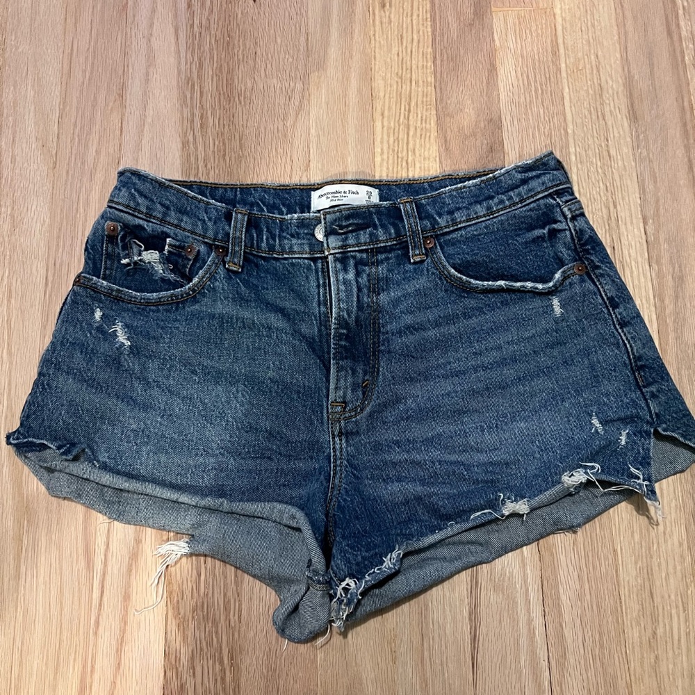 The Mom short curve love